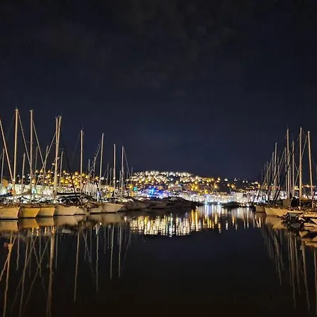 Bandol, T2 De Charme Classe 3 Etoiles Avec Piscine
